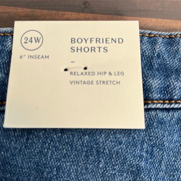 Universal Thread Medium Wash Distressed Cut Off Boyfriend Denim Shorts NWT 24W - Picture 11 of 13